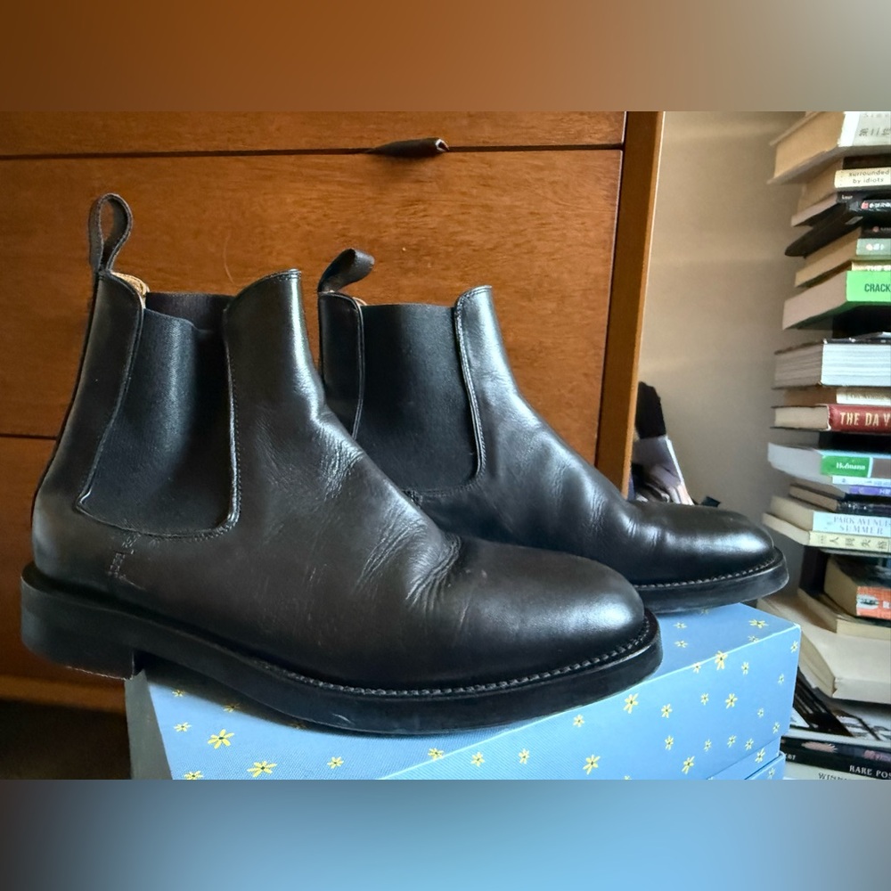 Club Monaco black Chelsea  Leather Boots size 9
